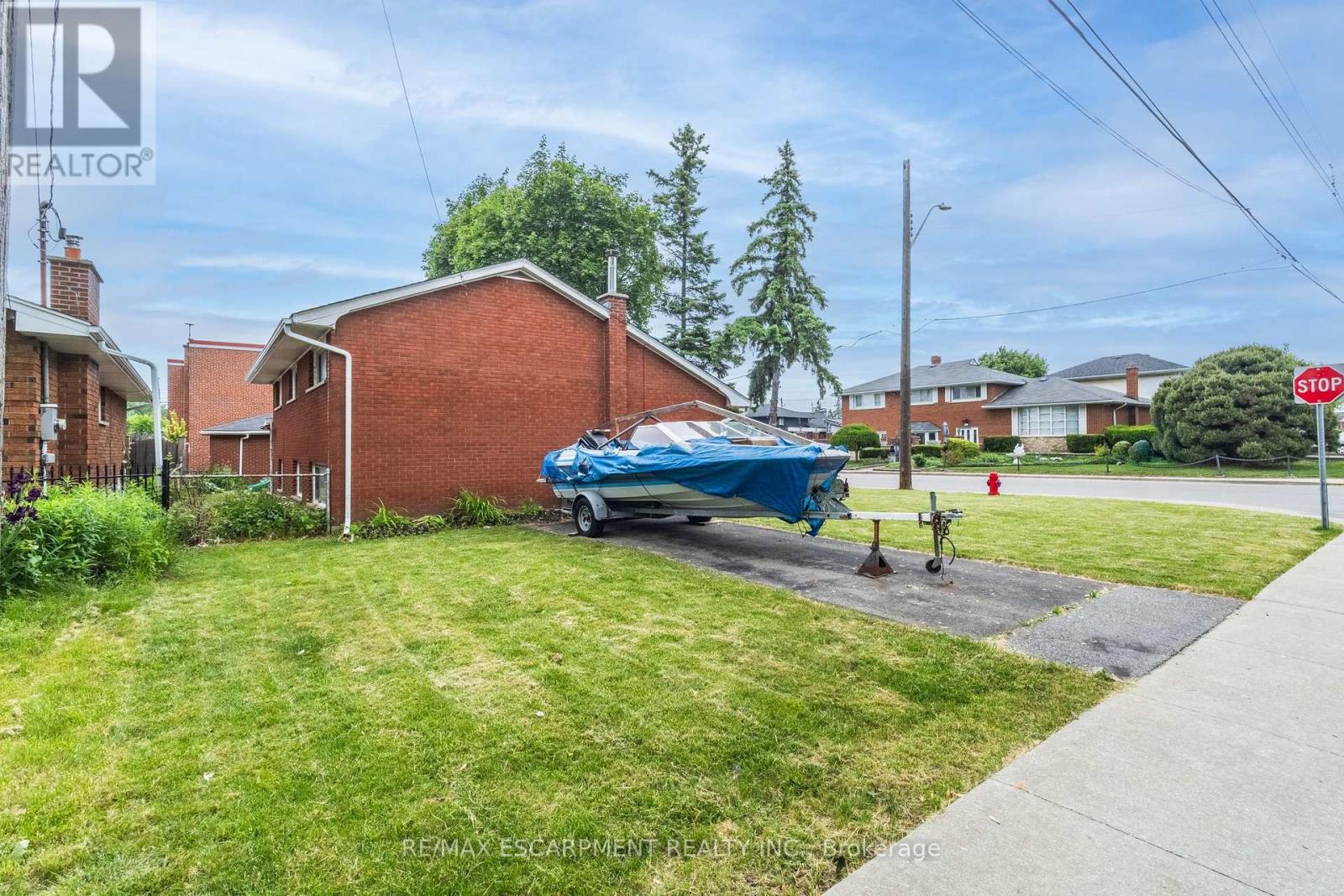 10 South Bend Road, Hamilton (Balfour), Ontario  L9A 2A7 - Photo 3 - X12209710