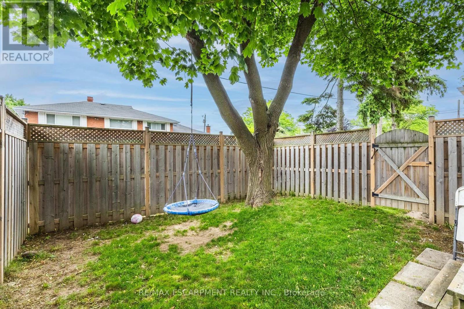 10 South Bend Road, Hamilton (Balfour), Ontario  L9A 2A7 - Photo 35 - X12209710