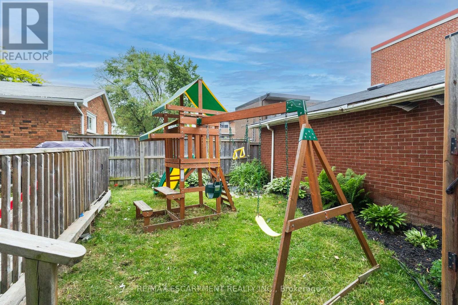 10 South Bend Road, Hamilton (Balfour), Ontario  L9A 2A7 - Photo 36 - X12209710