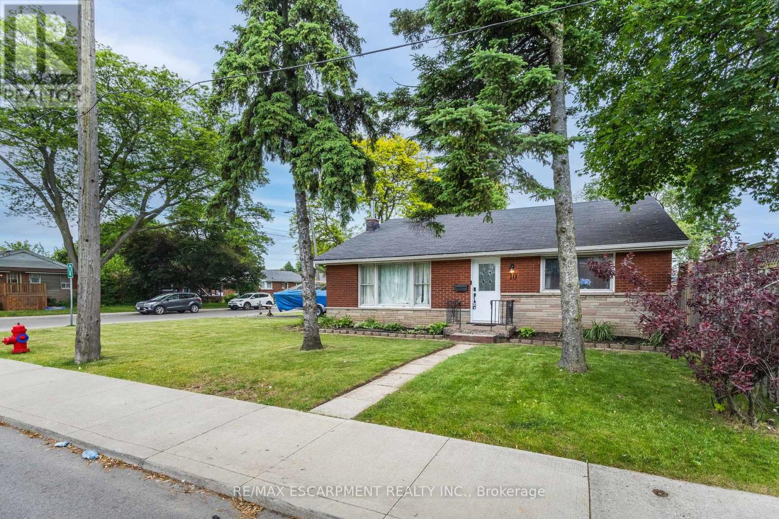 10 South Bend Road, Hamilton (Balfour), Ontario  L9A 2A7 - Photo 4 - X12209710