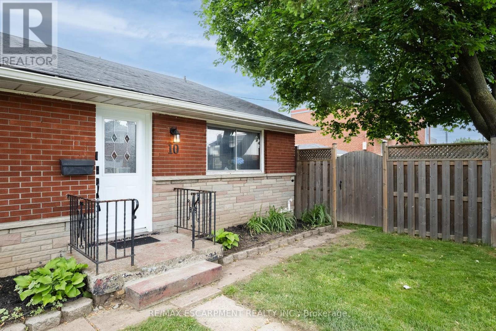 10 South Bend Road, Hamilton (Balfour), Ontario  L9A 2A7 - Photo 7 - X12209710