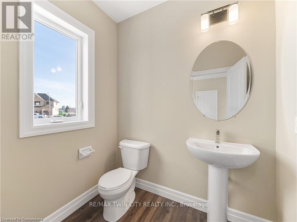 168 Otterbein Road, Kitchener, Ontario  N2B 0A8 - Photo 10 - X12209815
