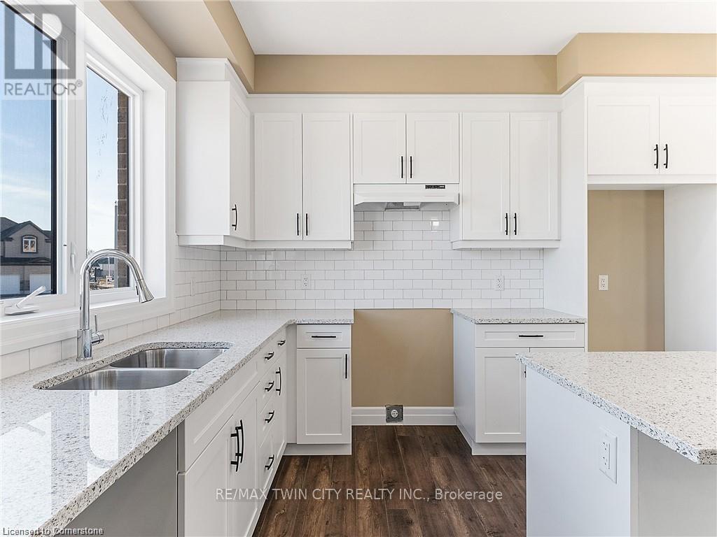 168 Otterbein Road, Kitchener, Ontario  N2B 0A8 - Photo 14 - X12209815
