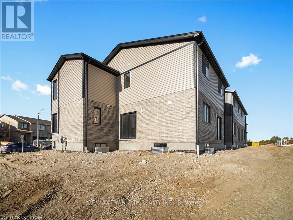 168 Otterbein Road, Kitchener, Ontario  N2B 0A8 - Photo 5 - X12209815