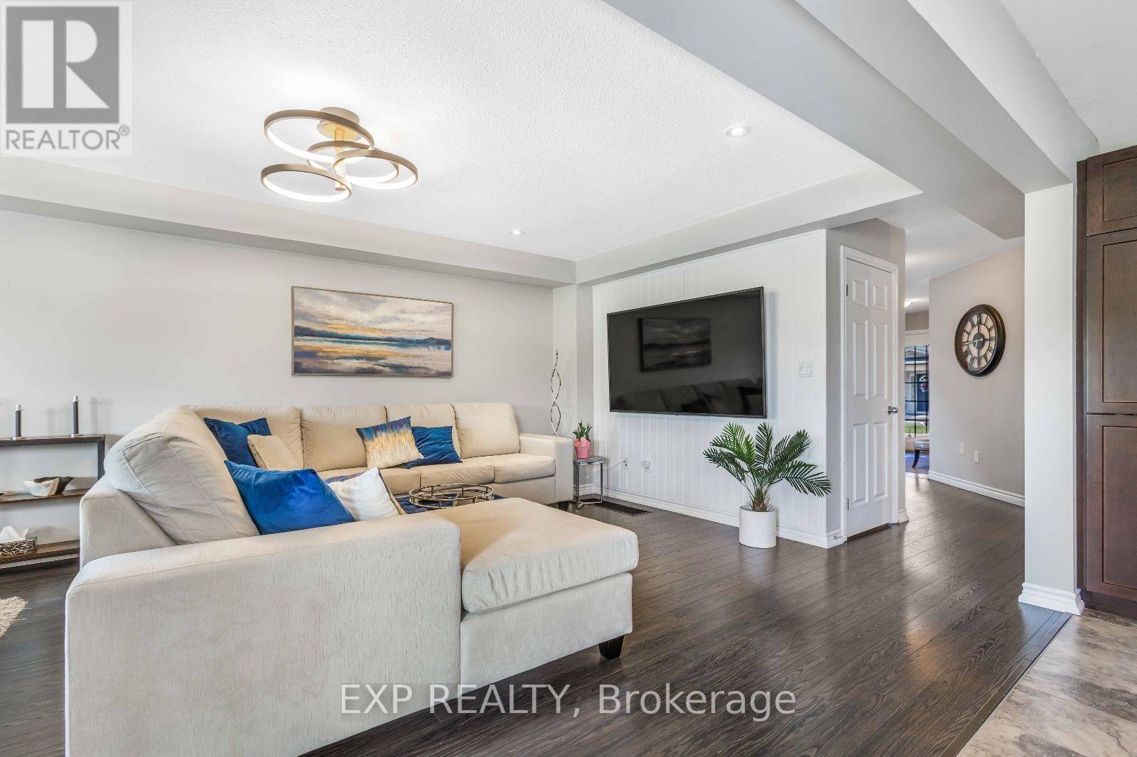 18 - 77 Avery Crescent, St. Catharines (Oakdale), Ontario  L2P 0E5 - Photo 10 - X12209834
