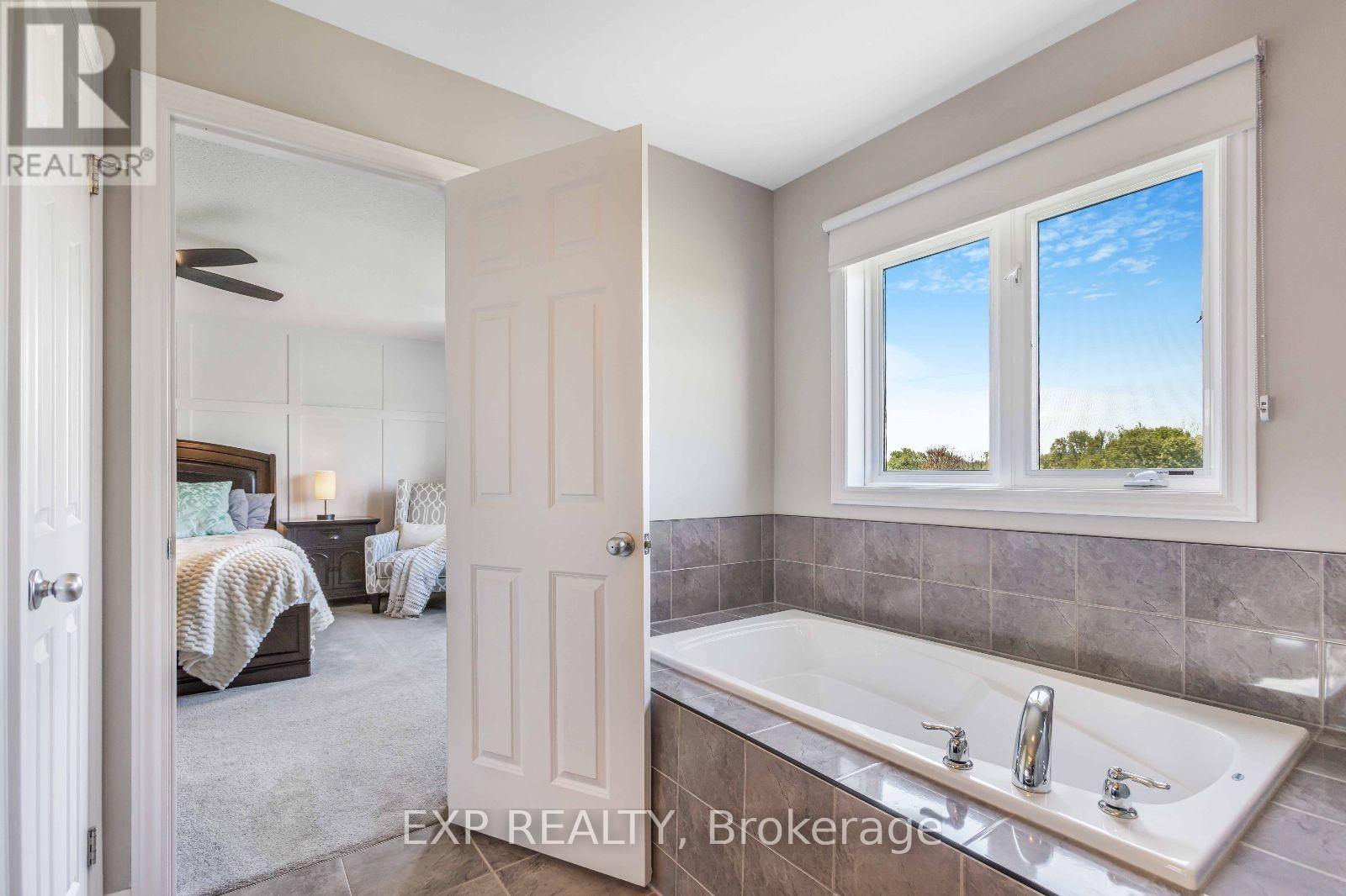 18 - 77 Avery Crescent, St. Catharines (Oakdale), Ontario  L2P 0E5 - Photo 20 - X12209834