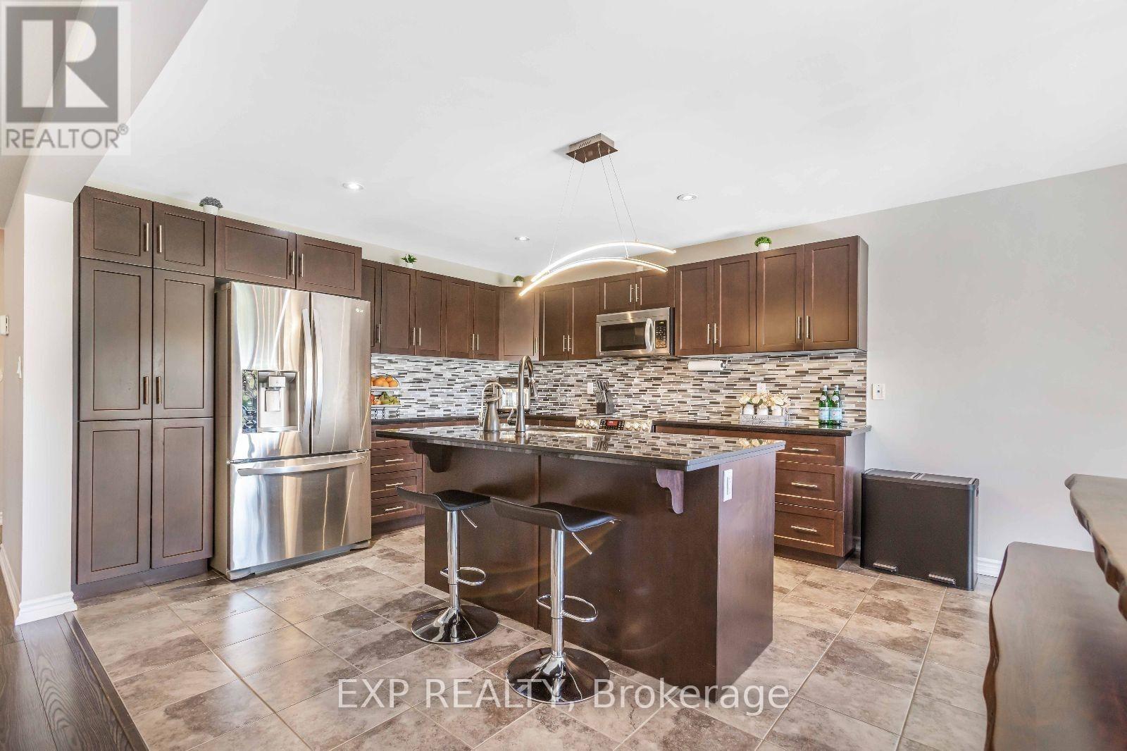 18 - 77 Avery Crescent, St. Catharines (Oakdale), Ontario  L2P 0E5 - Photo 6 - X12209834