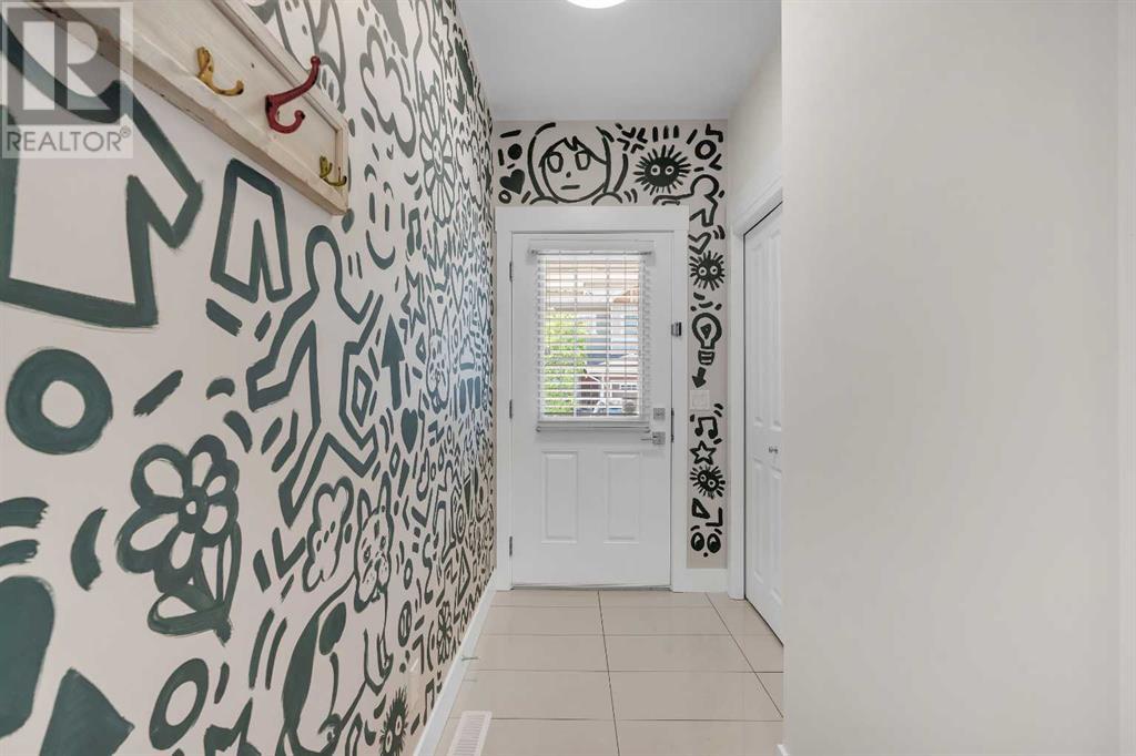Property at 78 West Coach Manor SW image 3