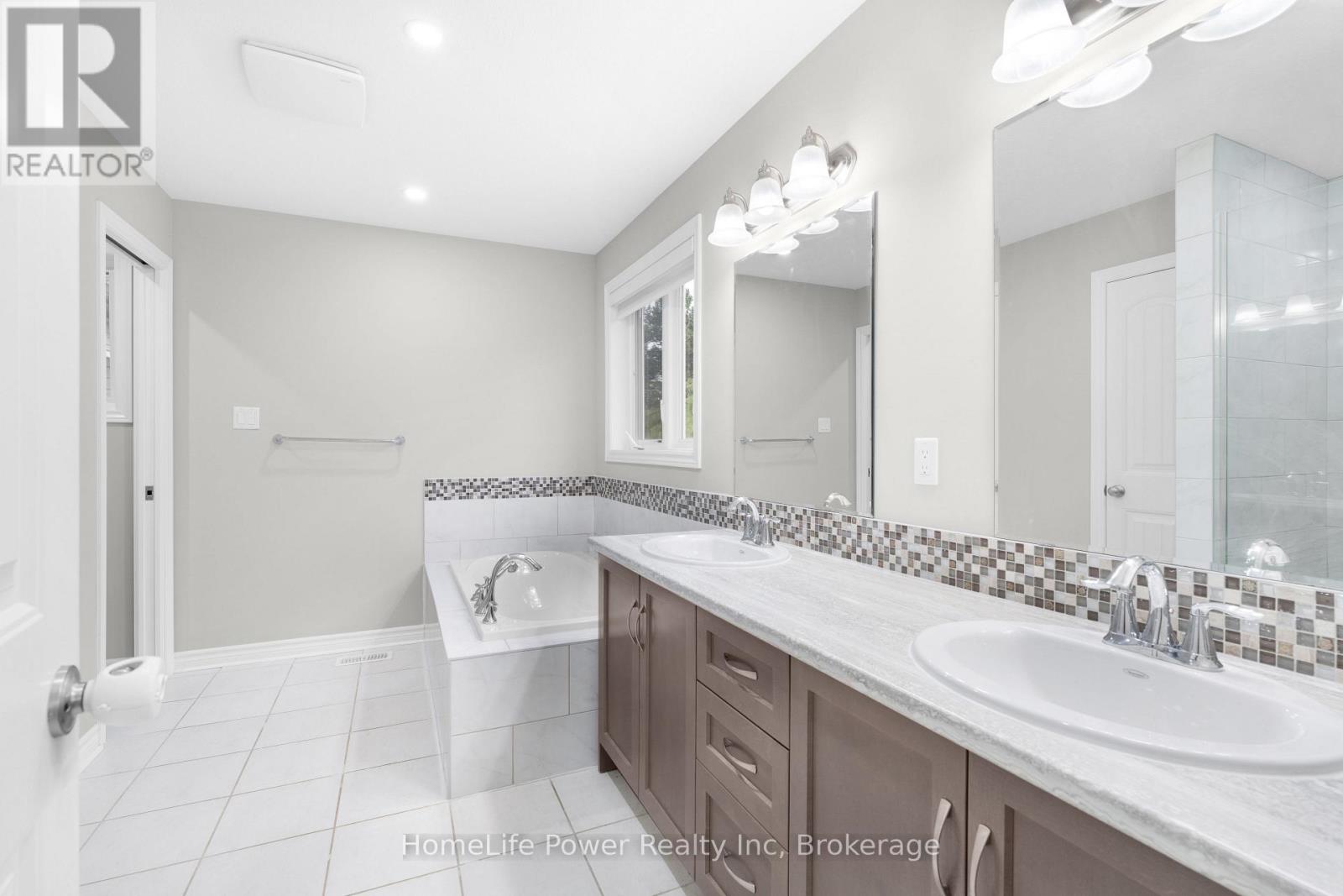 230 Gravel Ridge Trail, Kitchener, Ontario  N2E 0E5 - Photo 13 - X12209879
