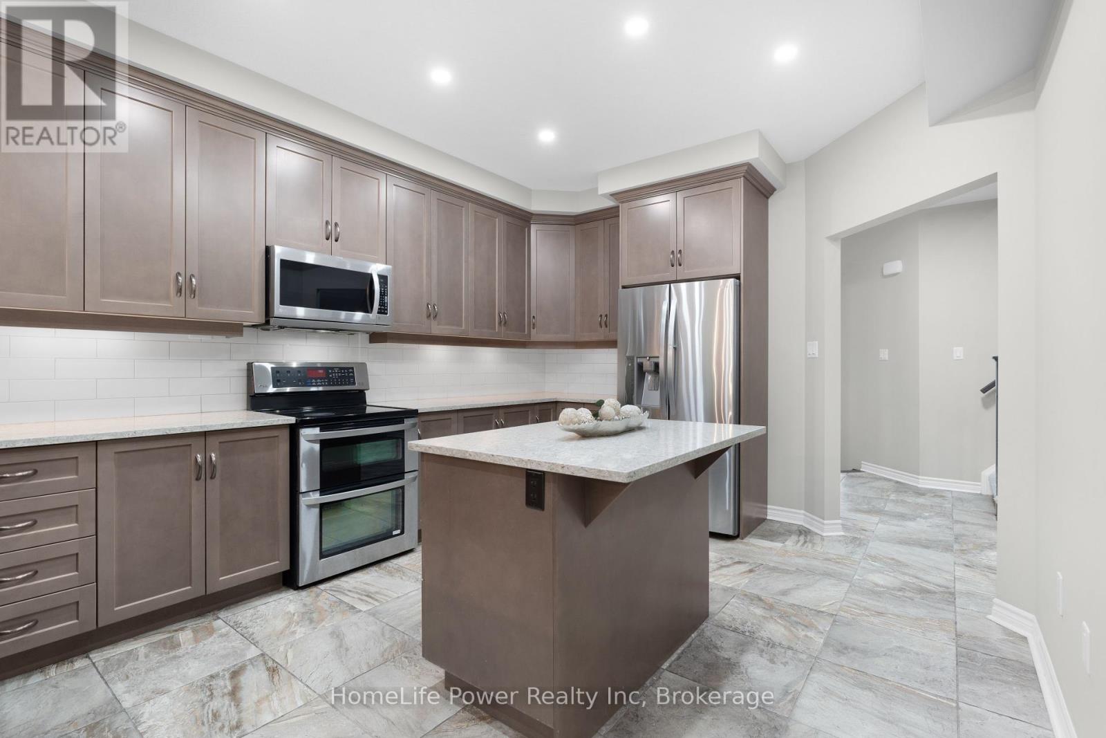 230 Gravel Ridge Trail, Kitchener, Ontario  N2E 0E5 - Photo 3 - X12209879