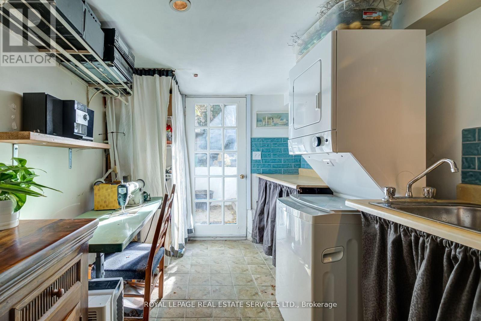 Lower - 27 Bank Street, Toronto, Ontario  M6K 1R4 - Photo 29 - C12154264