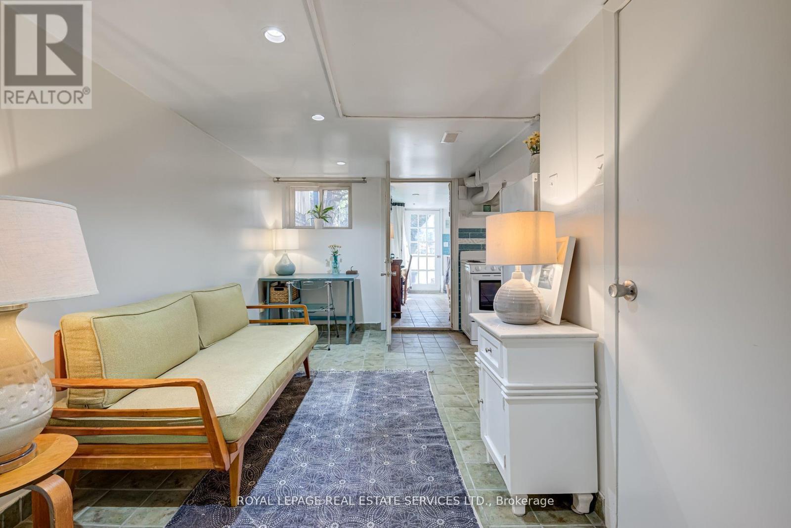 Lower - 27 Bank Street, Toronto, Ontario  M6K 1R4 - Photo 13 - C12154264
