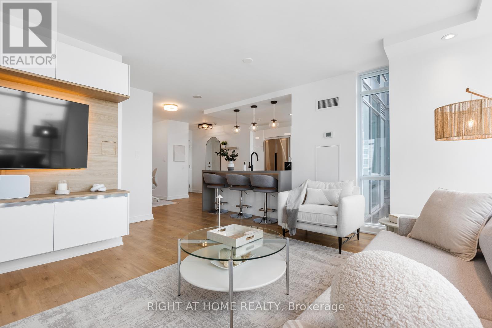 5206 - 11 Brunel Court, Toronto, Ontario  M5V 3Y3 - Photo 4 - C12200007