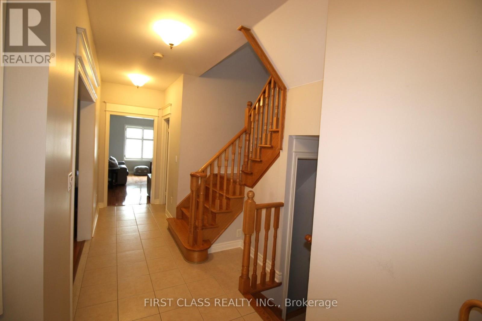 51 Sunnyside Drive, Richmond Hill, Ontario  L4C 0S3 - Photo 4 - N12208637