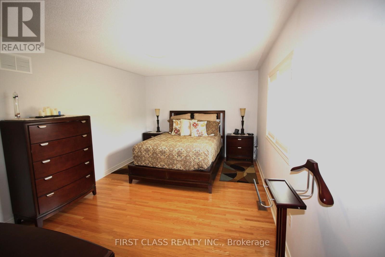 51 Sunnyside Drive, Richmond Hill, Ontario  L4C 0S3 - Photo 8 - N12208637