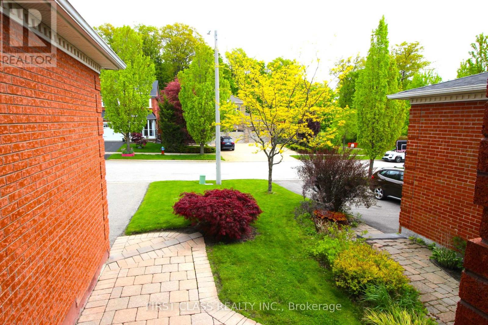 51 Sunnyside Drive, Richmond Hill, Ontario  L4C 0S3 - Photo 3 - N12208637