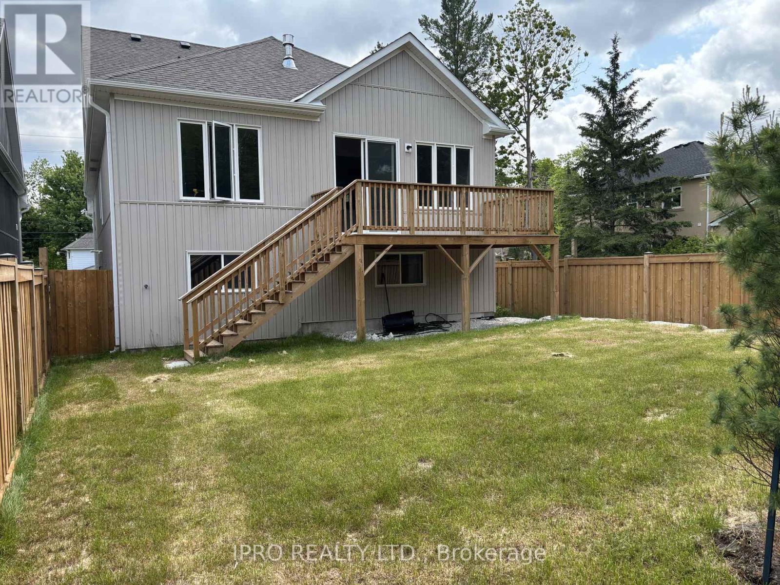 Main & 2nd Flr - 20 62nd Street S, Wasaga Beach, Ontario  L9Z 1V5 - Photo 18 - S12209787