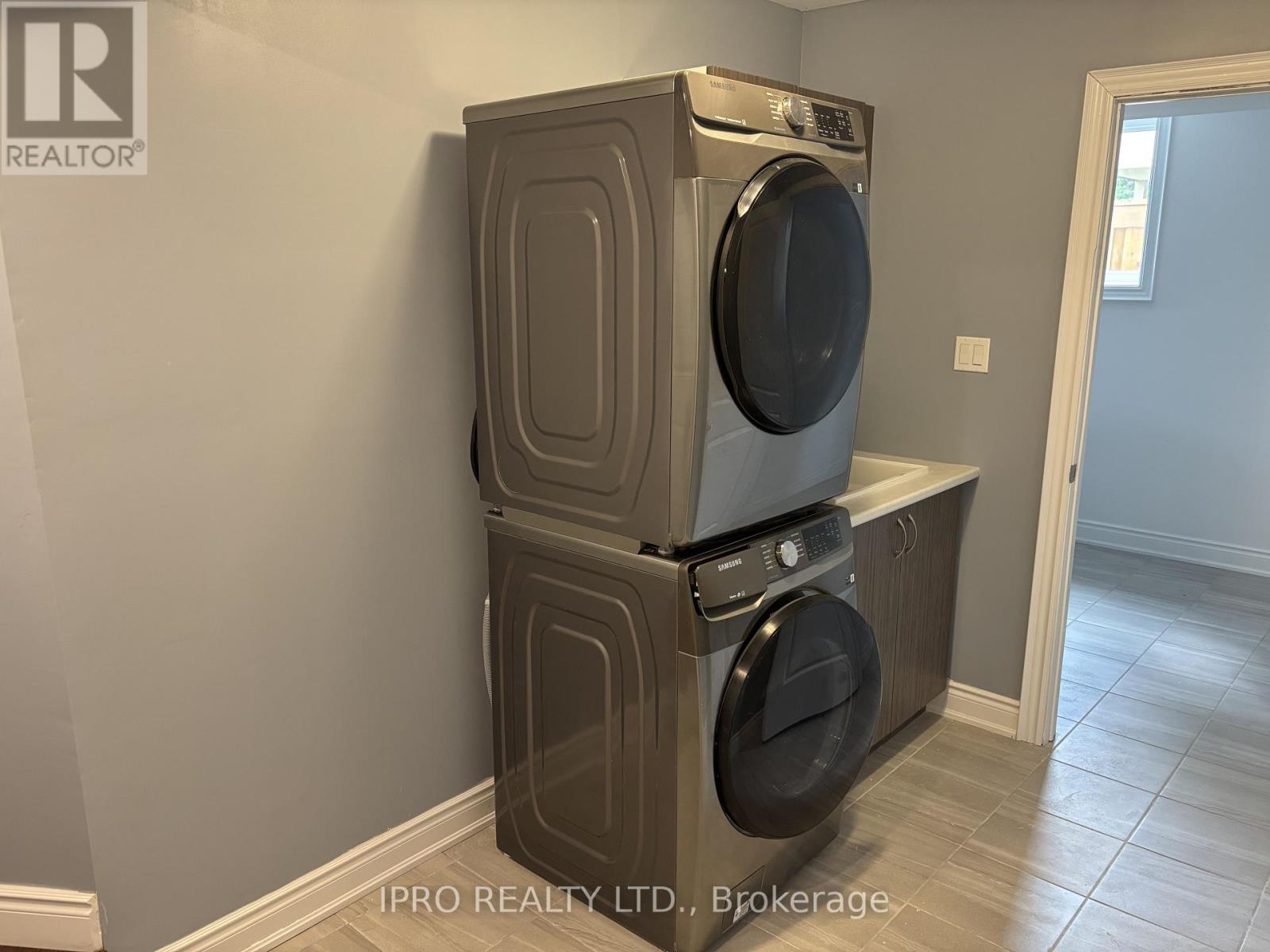 Main & 2nd Flr - 20 62nd Street S, Wasaga Beach, Ontario  L9Z 1V5 - Photo 17 - S12209787