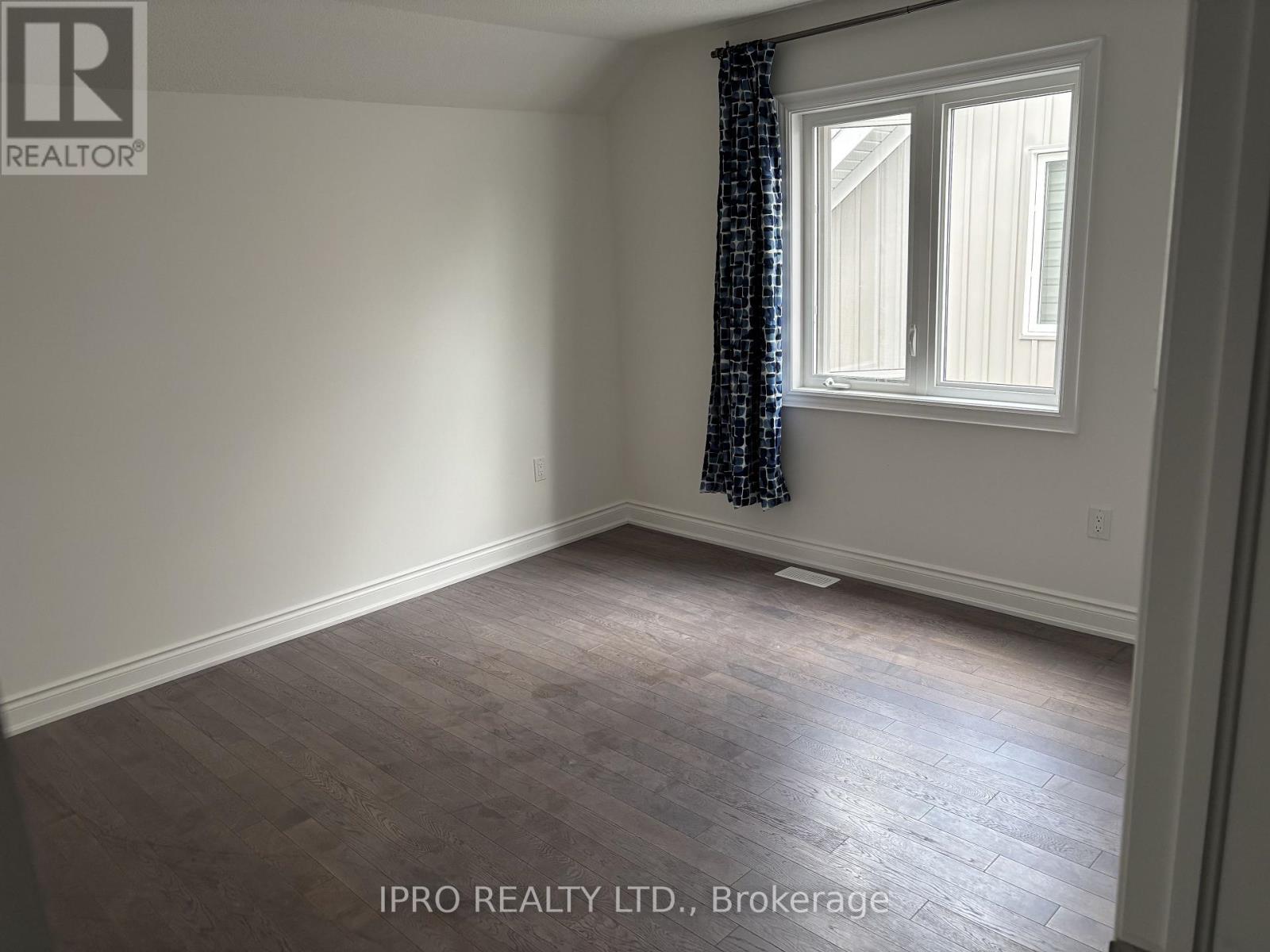Main & 2nd Flr - 20 62nd Street S, Wasaga Beach, Ontario  L9Z 1V5 - Photo 9 - S12209787