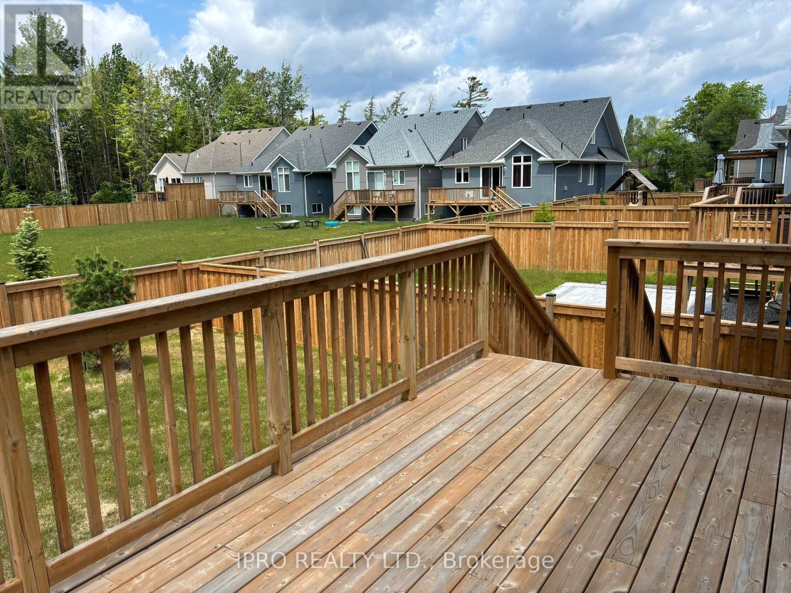 Main & 2nd Flr - 20 62nd Street S, Wasaga Beach, Ontario  L9Z 1V5 - Photo 14 - S12209787