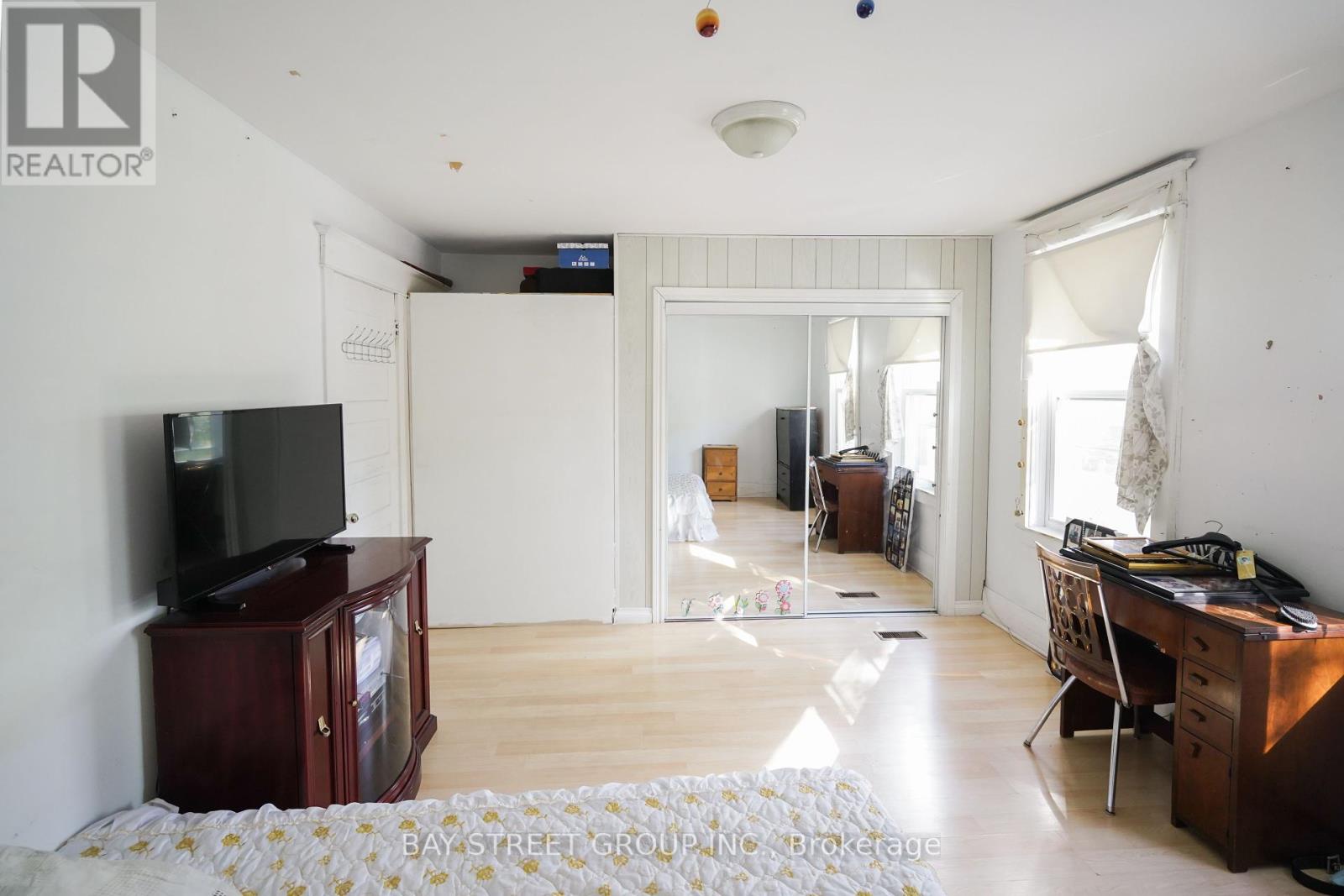 Main And Second Floor - 30 Ash Crescent, Toronto, Ontario  M8W 1E4 - Photo 18 - W12171914