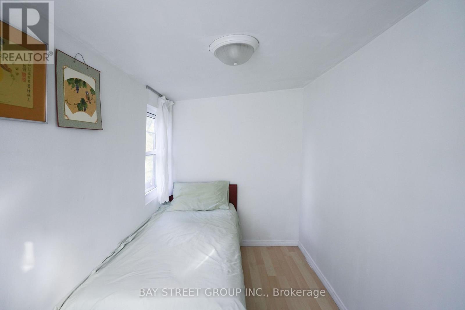 Main And Second Floor - 30 Ash Crescent, Toronto, Ontario  M8W 1E4 - Photo 15 - W12171914