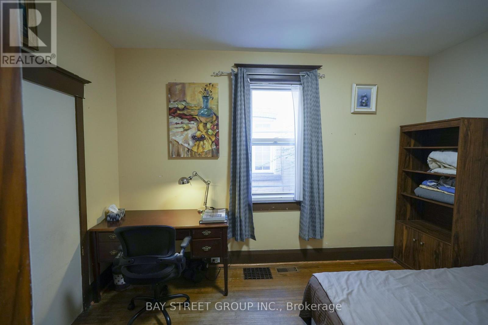 Main And Second Floor - 30 Ash Crescent, Toronto, Ontario  M8W 1E4 - Photo 11 - W12171914