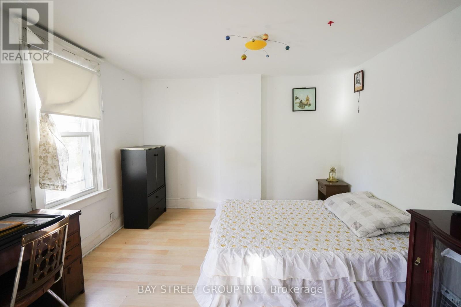 Main And Second Floor - 30 Ash Crescent, Toronto, Ontario  M8W 1E4 - Photo 19 - W12171914