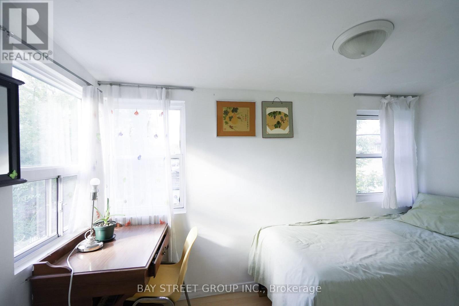 Main And Second Floor - 30 Ash Crescent, Toronto, Ontario  M8W 1E4 - Photo 16 - W12171914