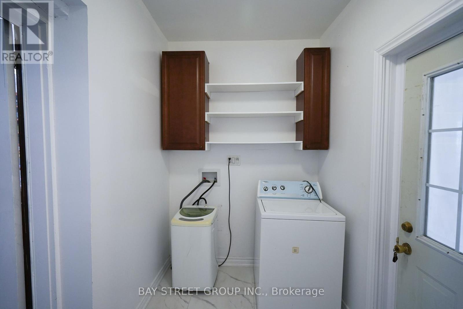 Main And Second Floor - 30 Ash Crescent, Toronto, Ontario  M8W 1E4 - Photo 20 - W12171914