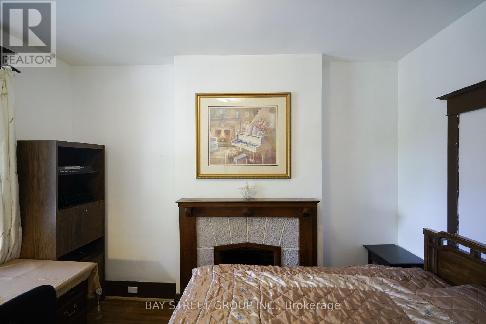 Main And Second Floor - 30 Ash Crescent, Toronto, Ontario  M8W 1E4 - Photo 12 - W12171914
