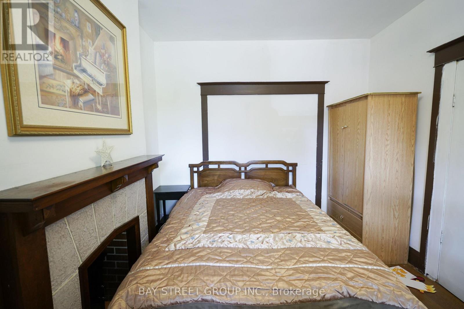 Main And Second Floor - 30 Ash Crescent, Toronto, Ontario  M8W 1E4 - Photo 13 - W12171914
