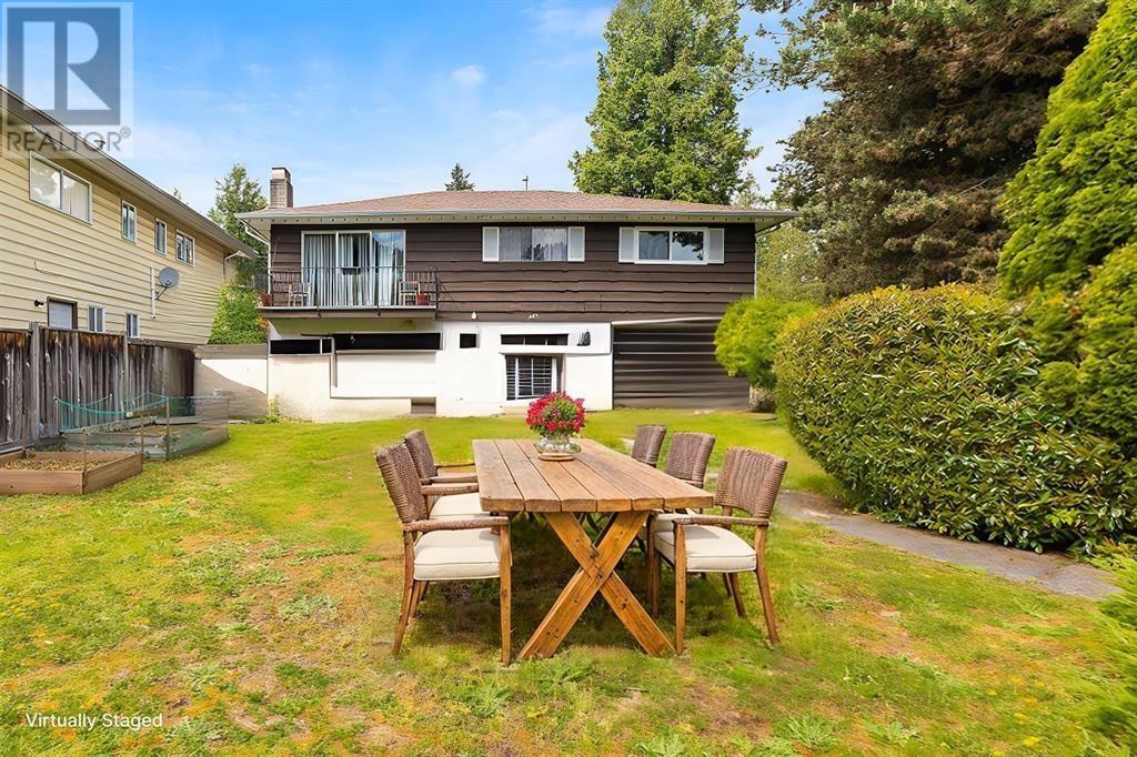 2125 BOULEVARD CRESCENT, North Vancouver, British Columbia