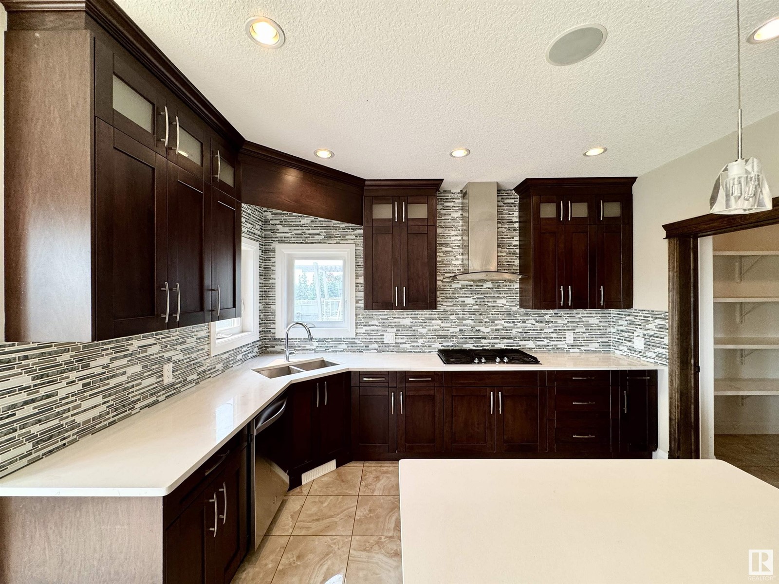 Property at 1328 ADAMSON DR SW image 3