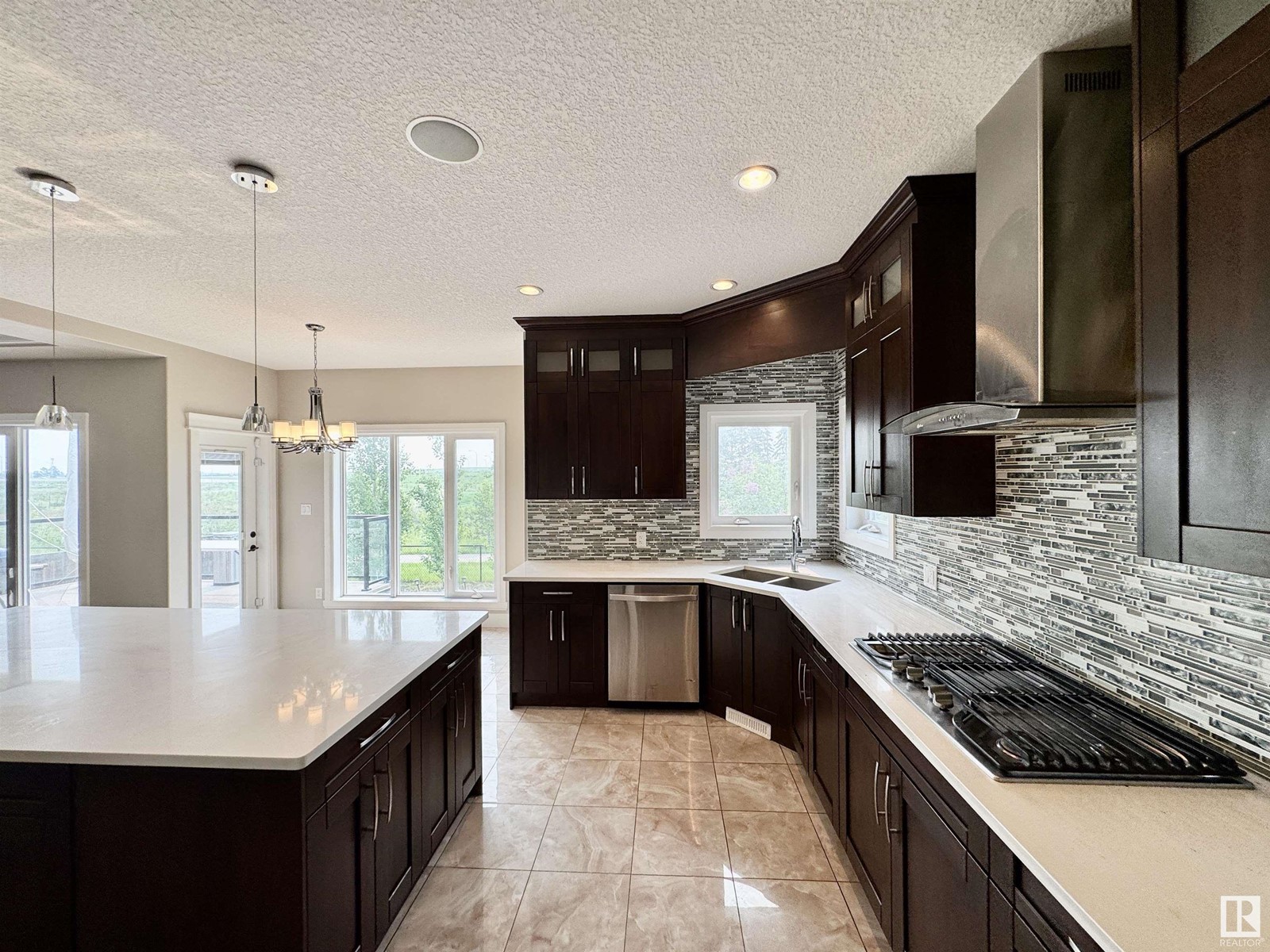 Property at 1328 ADAMSON DR SW image 4