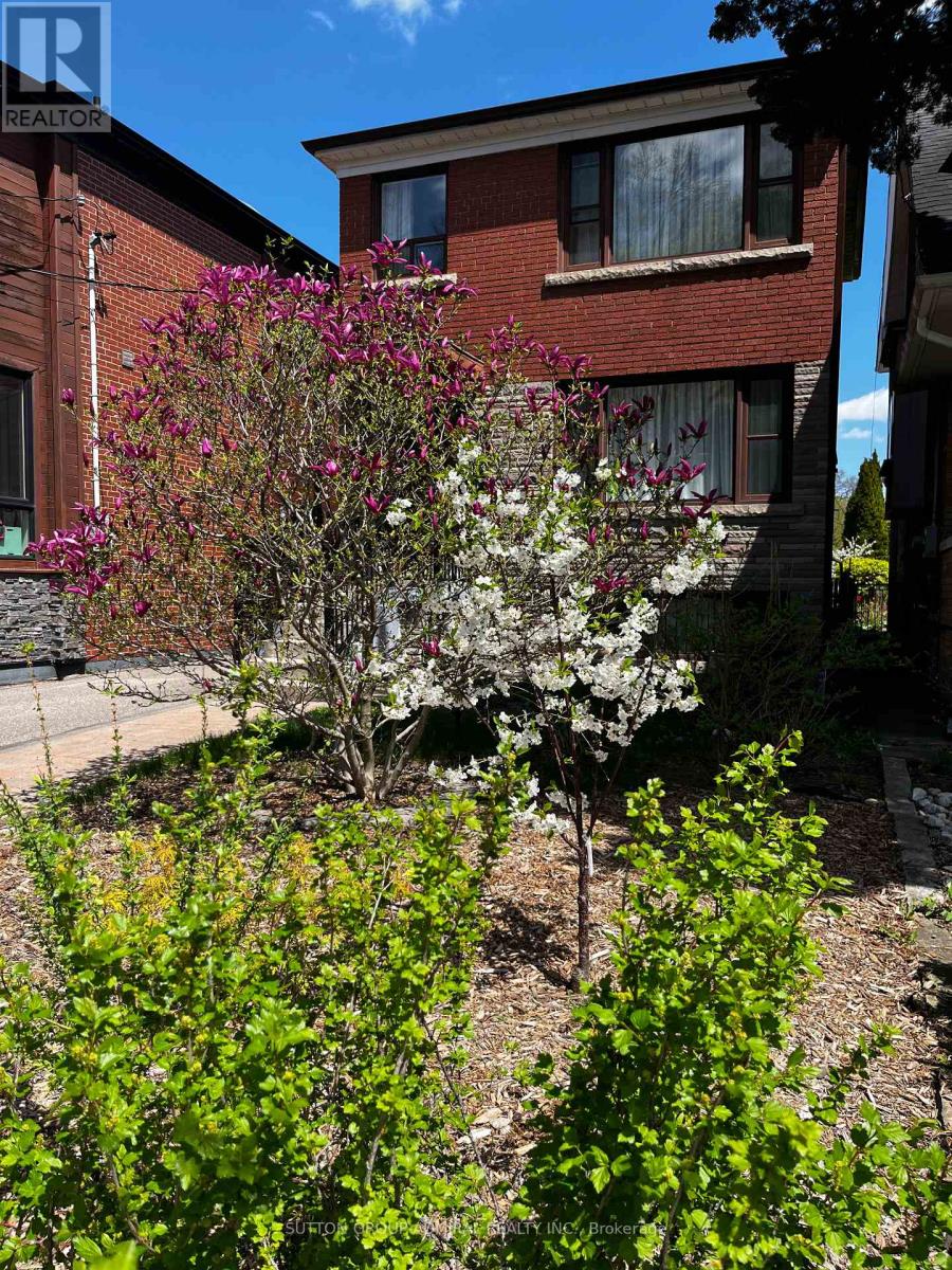 137 Evelyn Avenue, Toronto, Ontario  M6P 2Z6 - Photo 2 - W12088376
