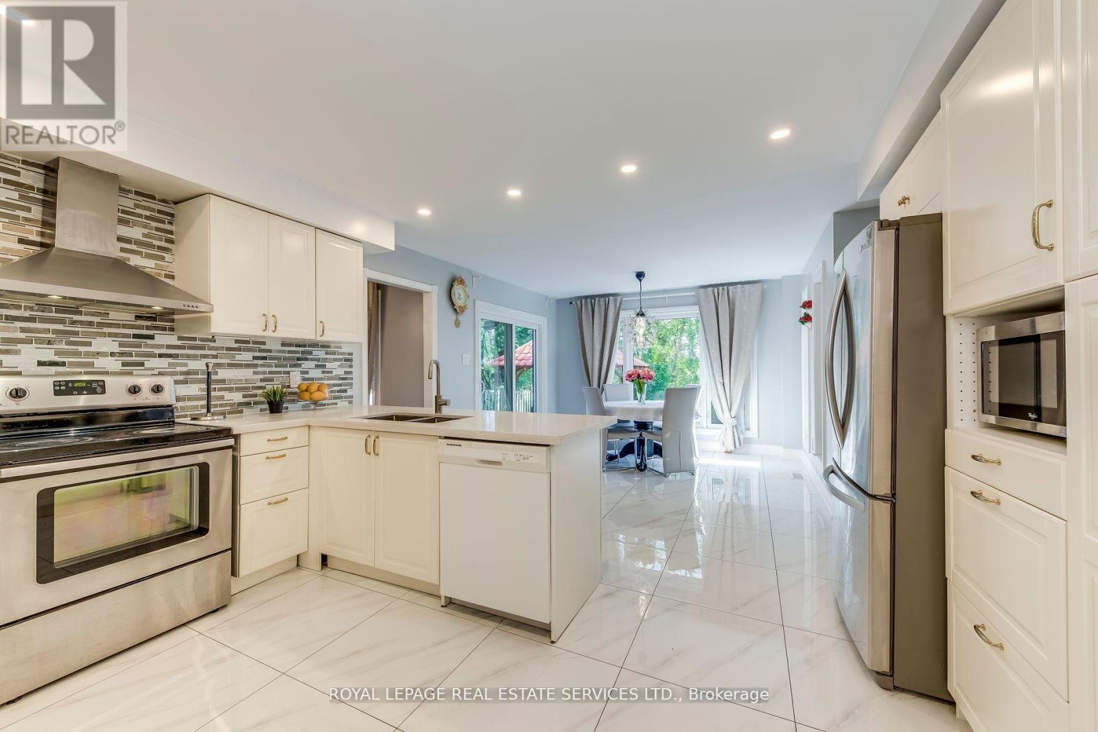 335 Queen Street S, Mississauga, Ontario  L5M 1M3 - Photo 13 - W12116411