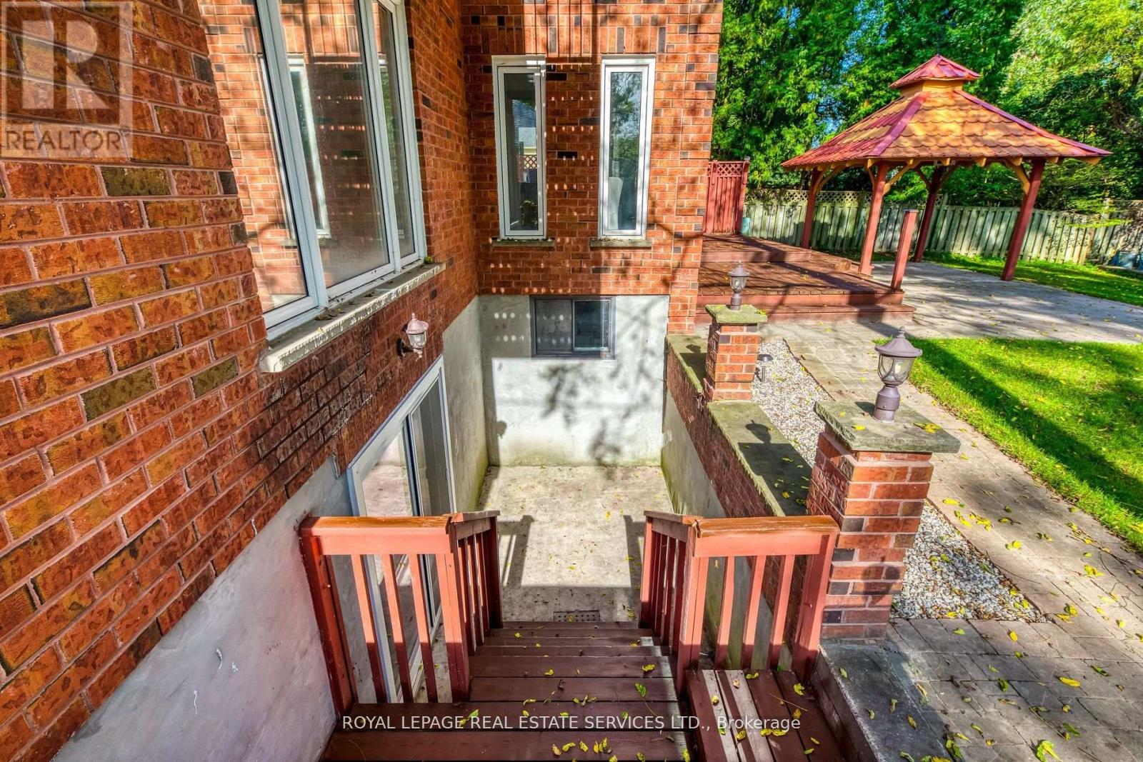 335 Queen Street S, Mississauga, Ontario  L5M 1M3 - Photo 28 - W12116411