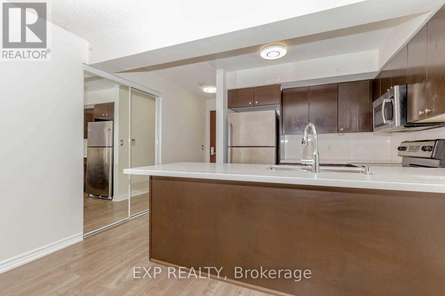 303 - 335 Rathburn Road W, Mississauga, Ontario  L5B 0C8 - Photo 11 - W12175754