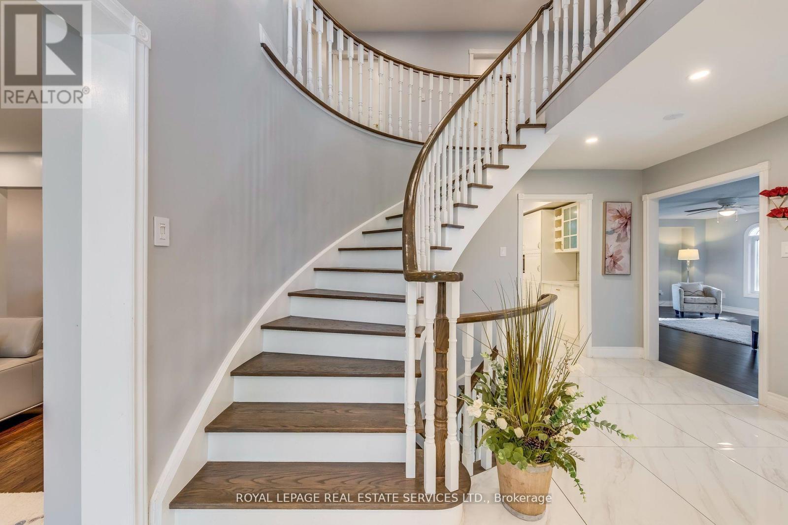335 Queen Street S, Mississauga, Ontario  L5M 1M3 - Photo 16 - W12116411