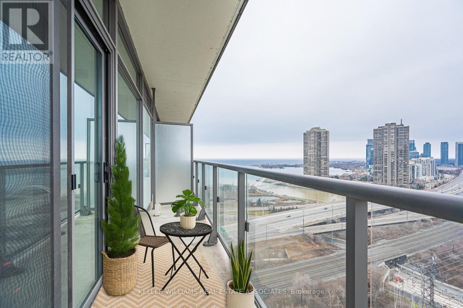 2206 - 105 The Queensway, Toronto (High Park-Swansea), Ontario  M6S 5B5 - Photo 10 - W12208432
