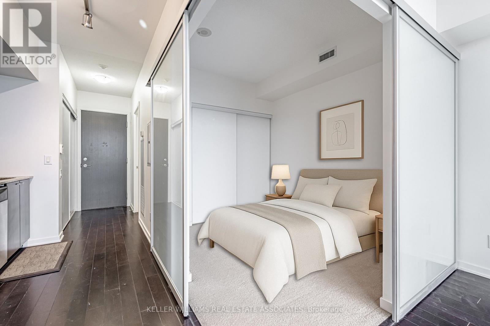 2206 - 105 The Queensway, Toronto (High Park-Swansea), Ontario  M6S 5B5 - Photo 18 - W12208432