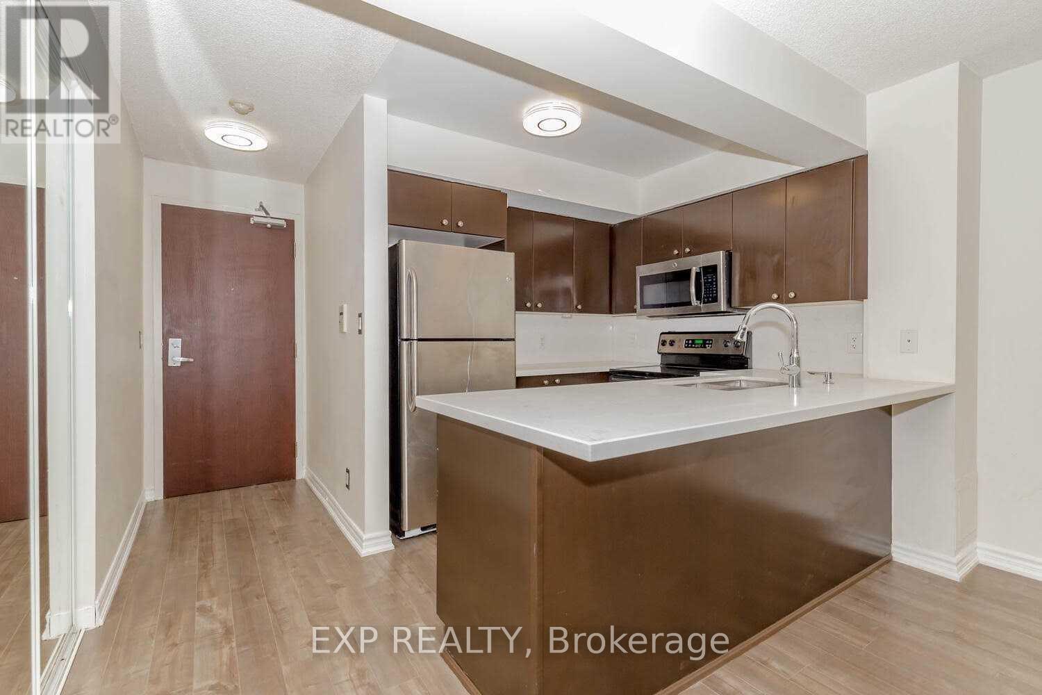 303 - 335 Rathburn Road W, Mississauga, Ontario  L5B 0C8 - Photo 10 - W12175754