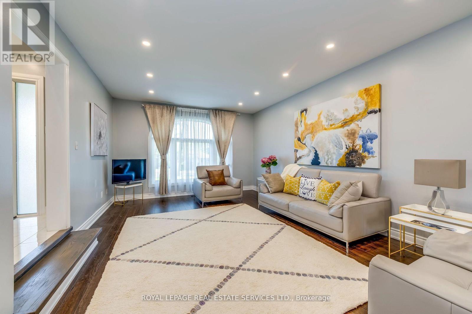 335 Queen Street S, Mississauga, Ontario  L5M 1M3 - Photo 7 - W12116411