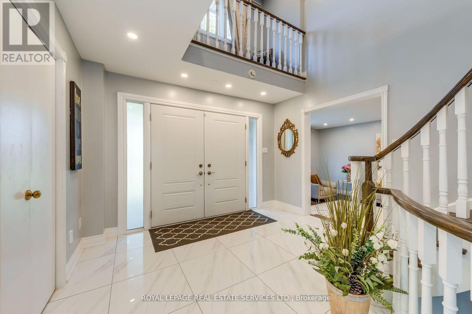 335 Queen Street S, Mississauga, Ontario  L5M 1M3 - Photo 4 - W12116411