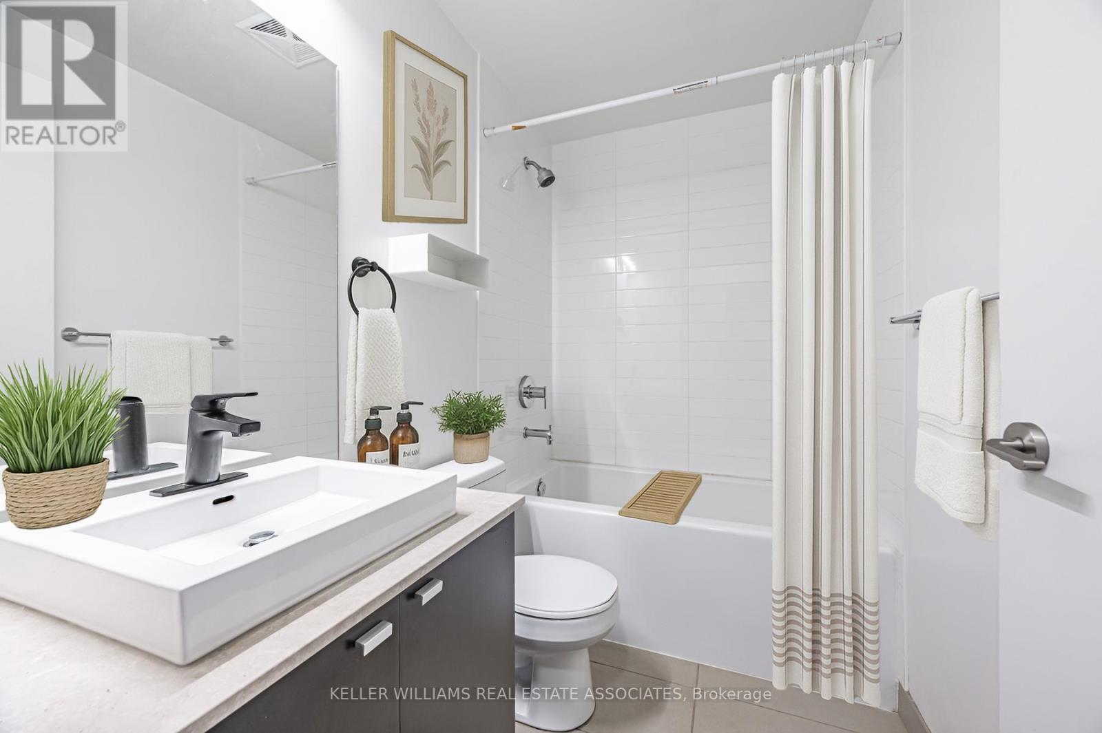 2206 - 105 The Queensway, Toronto (High Park-Swansea), Ontario  M6S 5B5 - Photo 24 - W12208432