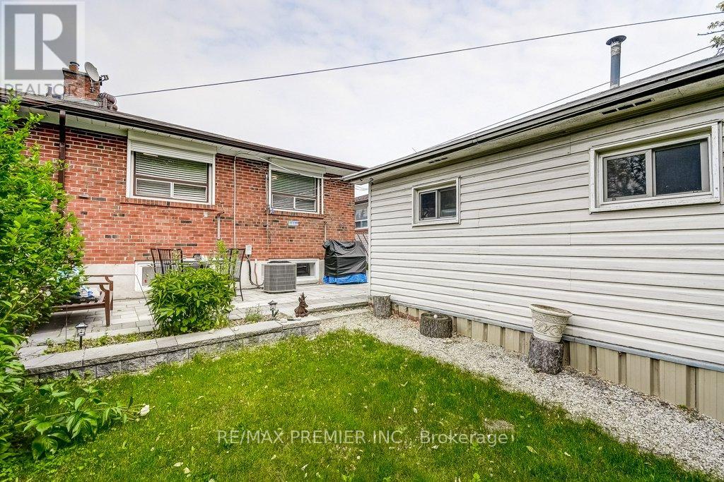 50 Fernando Road, Toronto (Humbermede), Ontario  M9M 2P6 - Photo 47 - W12209452
