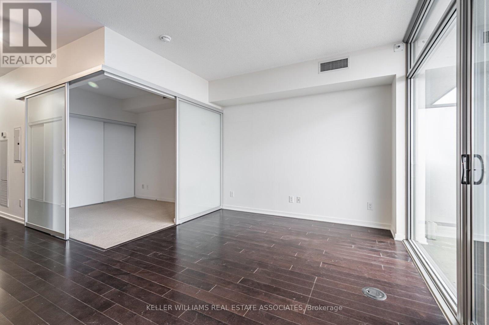 2206 - 105 The Queensway, Toronto (High Park-Swansea), Ontario  M6S 5B5 - Photo 17 - W12208432