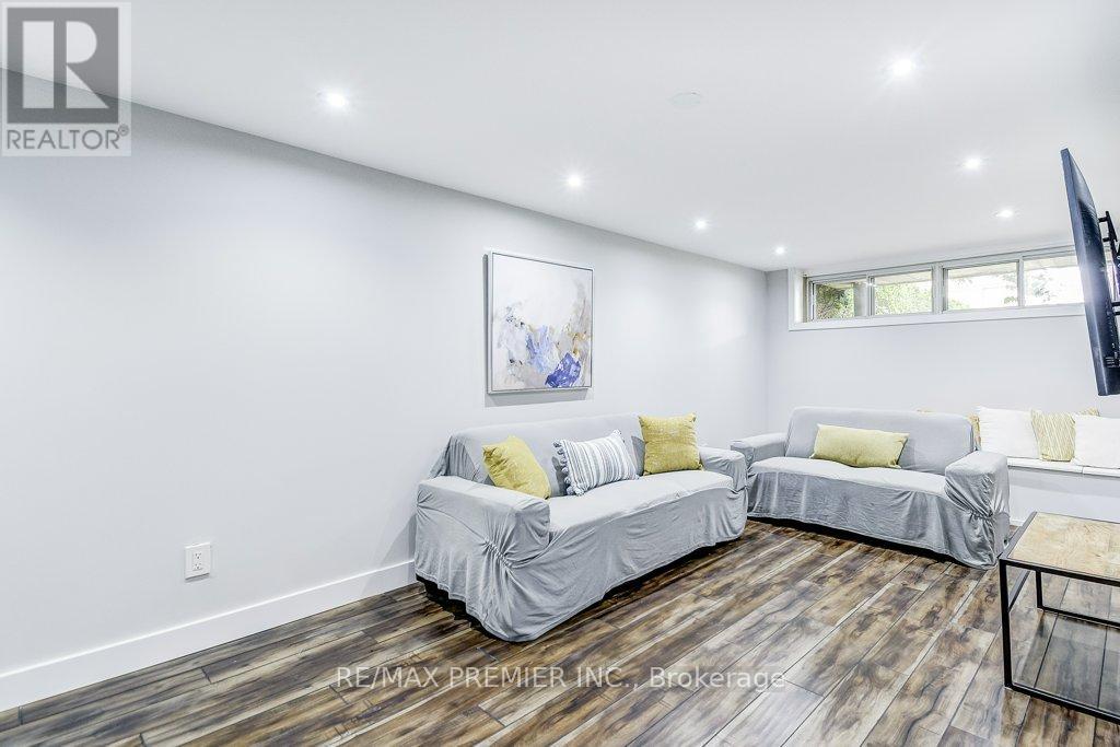 50 Fernando Road, Toronto (Humbermede), Ontario  M9M 2P6 - Photo 27 - W12209452