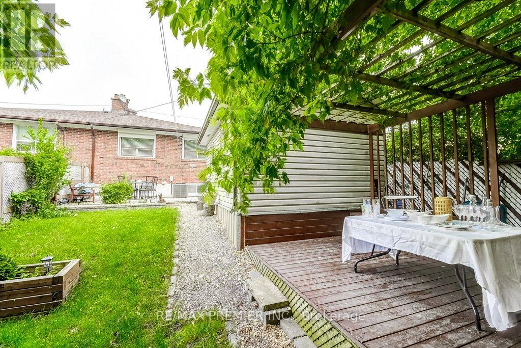 50 Fernando Road, Toronto (Humbermede), Ontario  M9M 2P6 - Photo 45 - W12209452